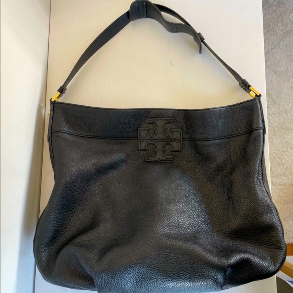 💯💰going to breast cancer. Tory Burch all black pebble soft leather. Double T